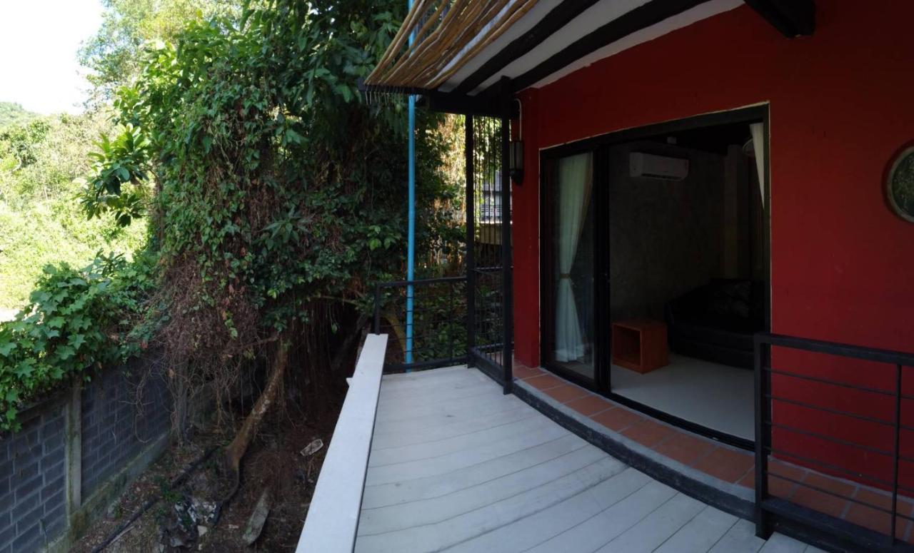 White Jail At Koh Tao Hostel エクステリア 写真