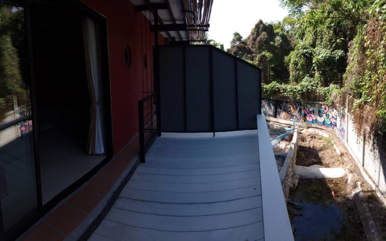 White Jail At Koh Tao Hostel エクステリア 写真