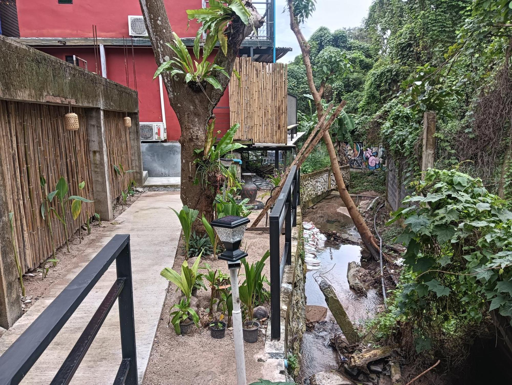 White Jail At Koh Tao Hostel エクステリア 写真