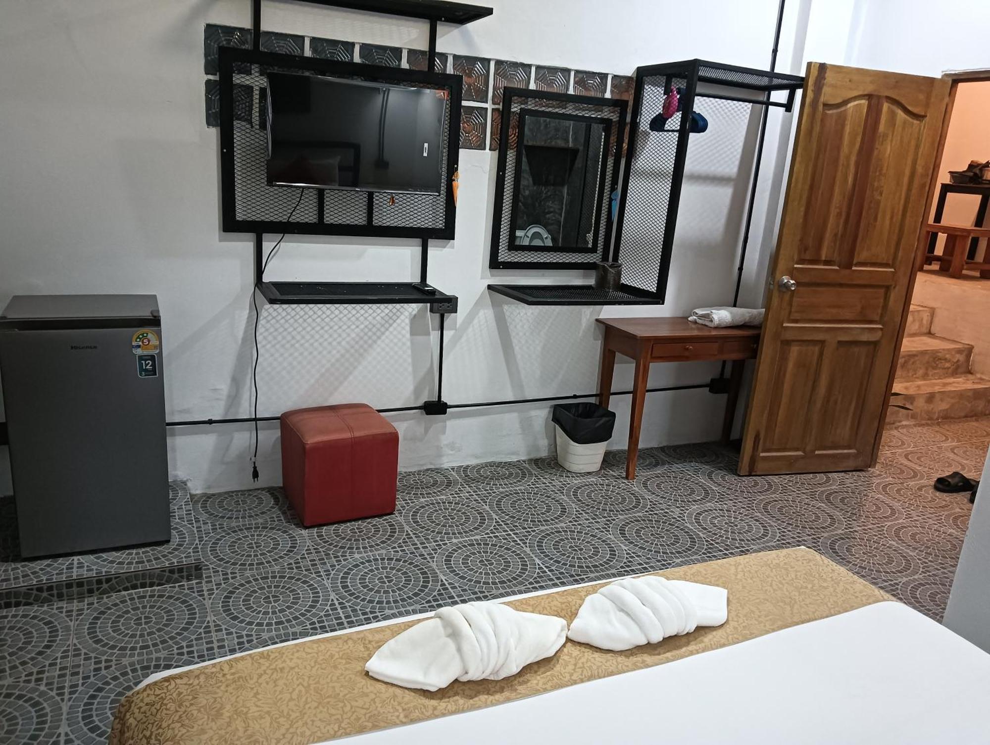 White Jail At Koh Tao Hostel エクステリア 写真